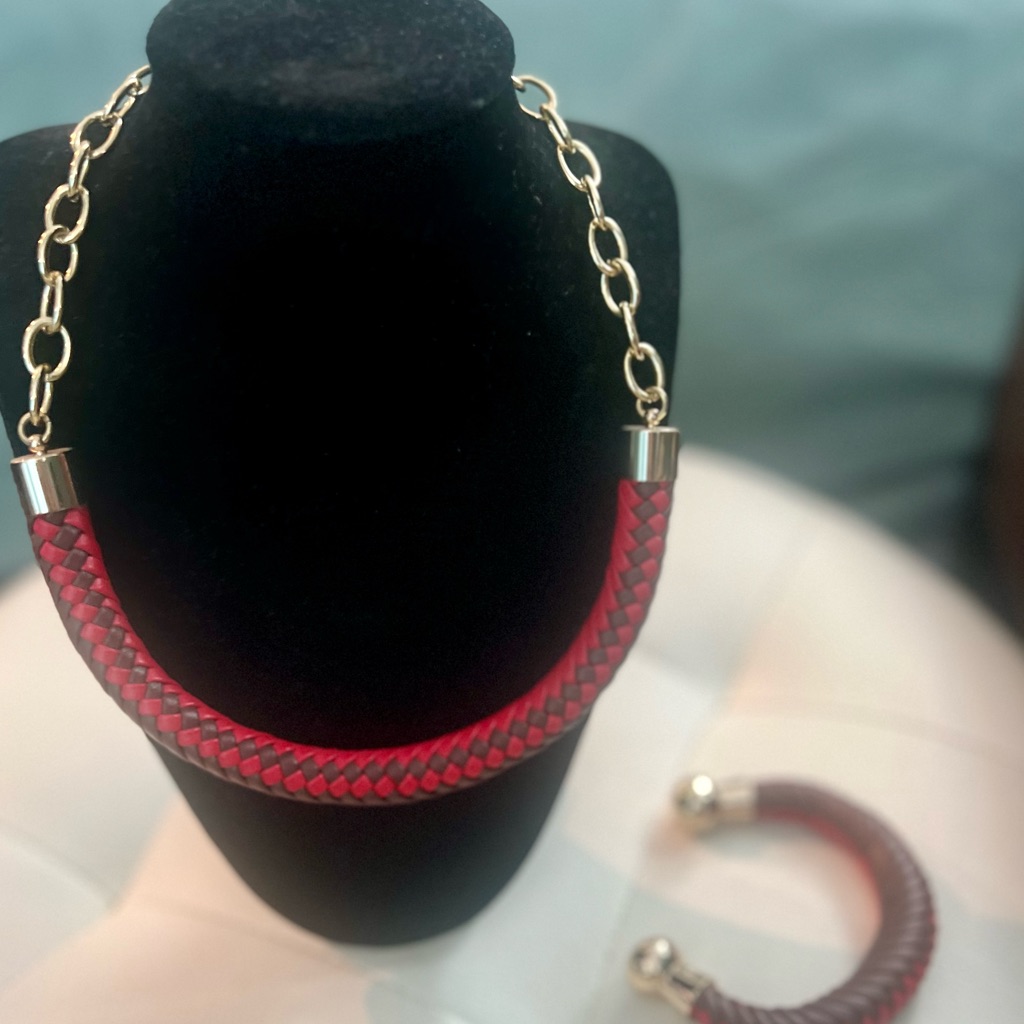 Elegant Red And Gold Necklace 30$